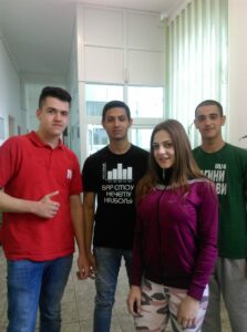 Read more about the article Матуранти 2018/2019.година