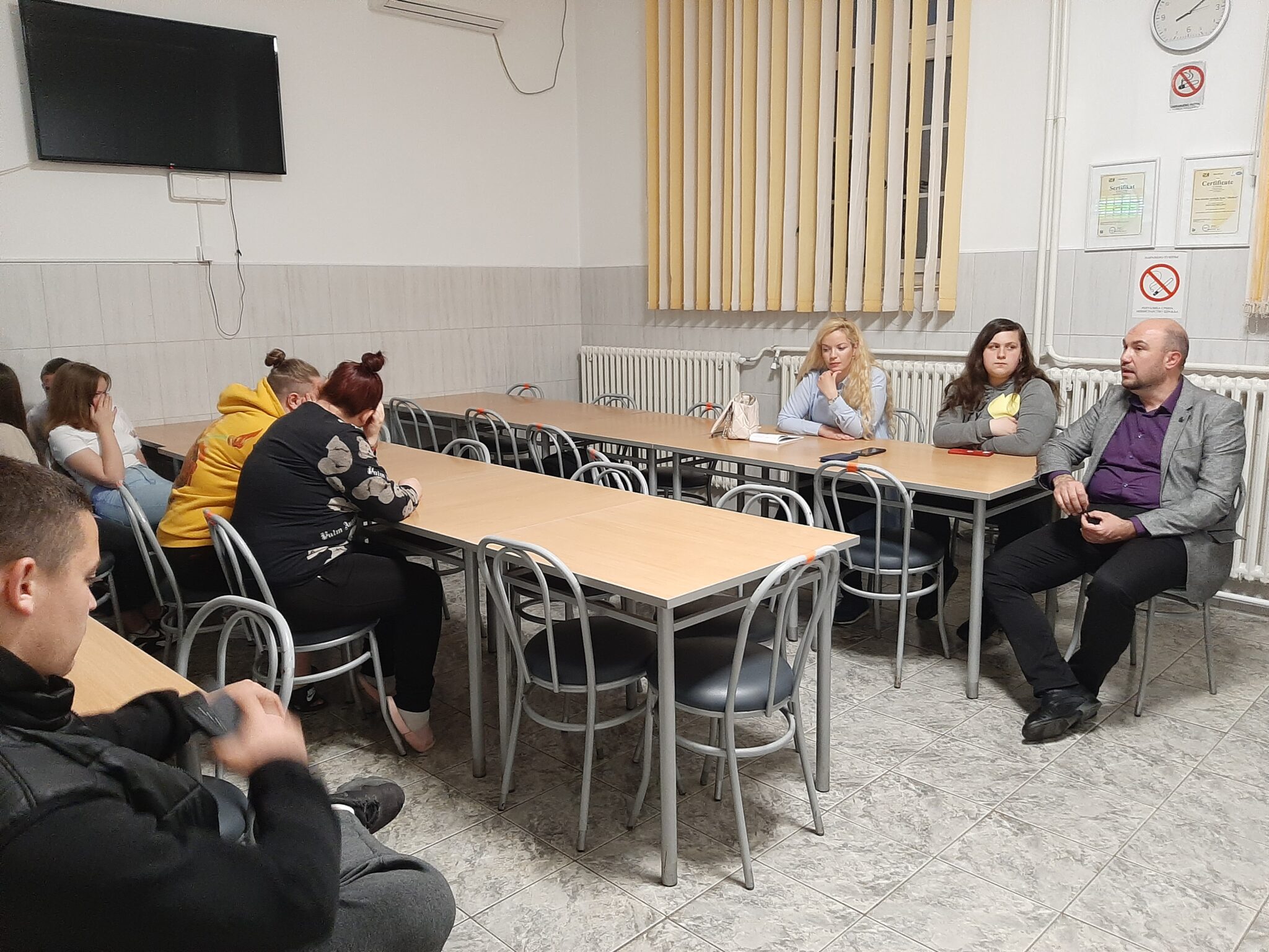 Read more about the article Стручно предавање психолога у Дому ученика „Младост“: Развој емпатије као решење проблема друштва