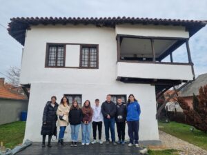 Read more about the article Ученици и васпитачи Дома „Младост“ на часу историје у алексиначком Завичајном музеју