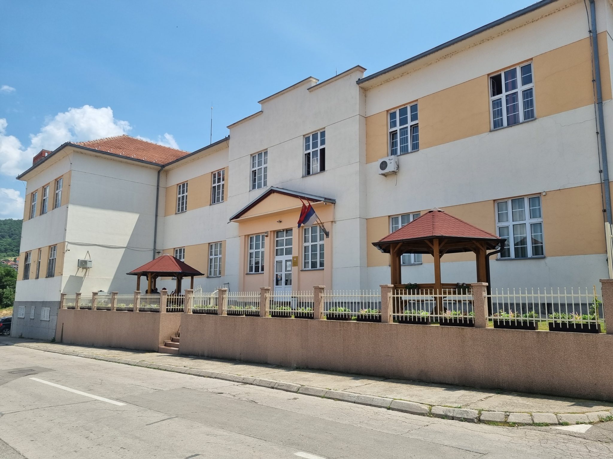 Read more about the article Други уписни рок за школску 2025/26. годину од 21. до 26. августа