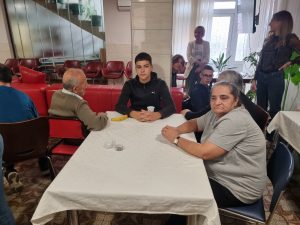 Read more about the article Поводом 1. октобра, Међународног дана старијих особа, ученици Дома „Младост“ посетили Геронтолошки центар „Јеленац“